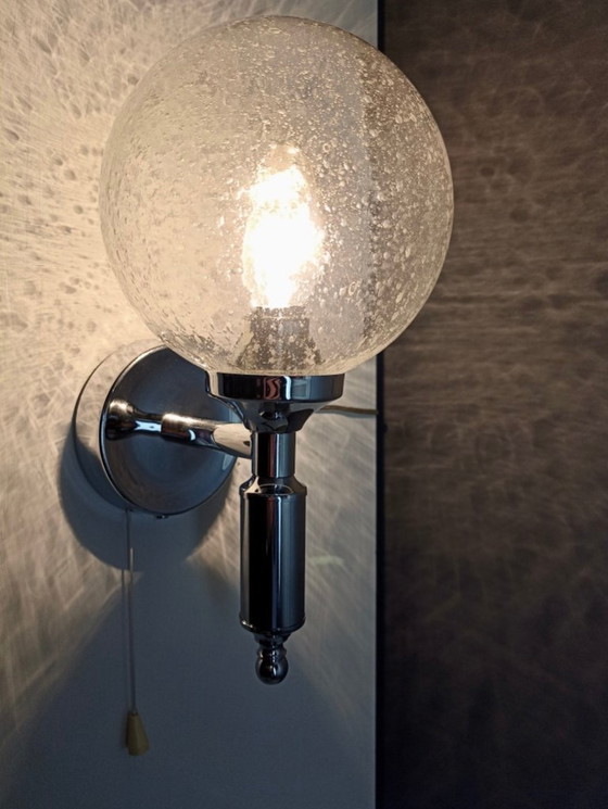 Image 1 of Set di due lampade da parete degli anni Settanta in cromo e paralumi in vetro di Murano "Pulegoso".