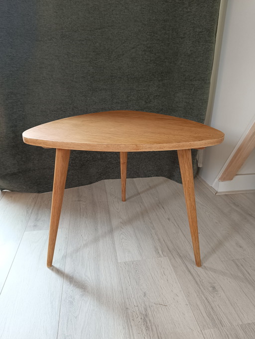 Mesa auxiliar triangular