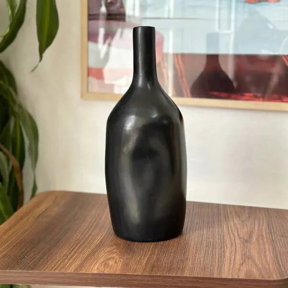 Handgefertigte schwarze Flaschenvase – Vasen, Porzellan, Industrieel (photo 2 of 3)