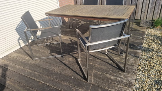 Image 1 of Set da giardino con tavolo in teak e 4 sedie in acciaio inox, realizzato in teak e textilene.