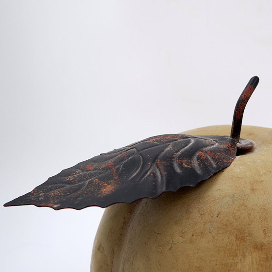 Image 1 of Manzana decorativa de terracota pintada a mano