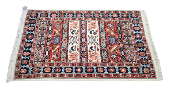 Image 1 of Allegro tappeto orientale in lana annodato a mano con motivi floreali e animali, Tunisia, 90x155 cm.