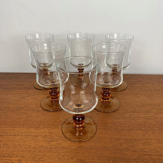 Image 1 of Ensemble de 6 verres à eau à pied ambré, France