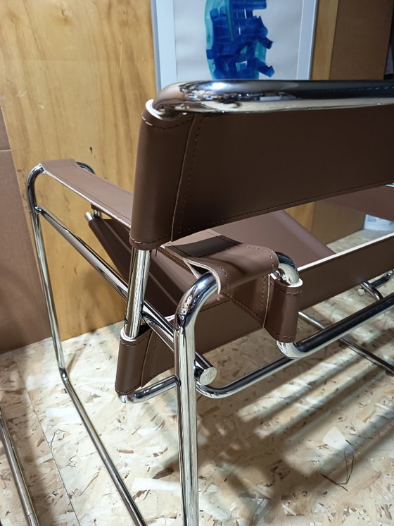 Image 1 of Poltrone Knoll Wassily B3 2 nuove/usate in pelle color noce di Marcel Breuer € 4.400