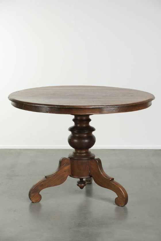 Beautiful subtle round rustic wooden dining table with a lovely appearance and a beautiful patina – Klassiek (photo 3 of 10)