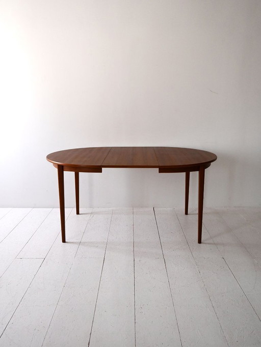 Table de salle à manger ronde scandinave en teck des années 1960 avec deux abattants