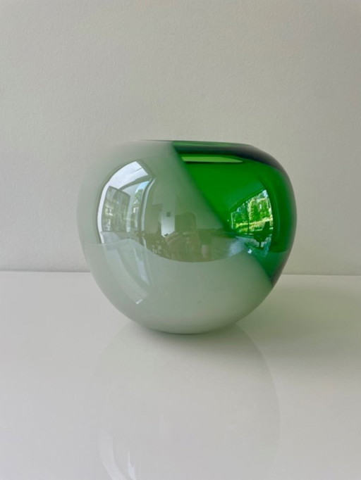 Vase soufflé à la bouche fait main en verre vert et blanc