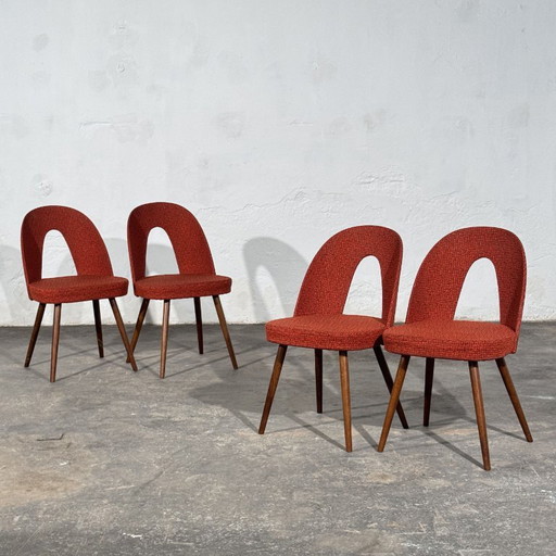 Set van 4 rode gestoffeerde Eetkamerstoelen, toegeschreven aan Antonín Šuman, Tsjechoslowakije, jaren 60