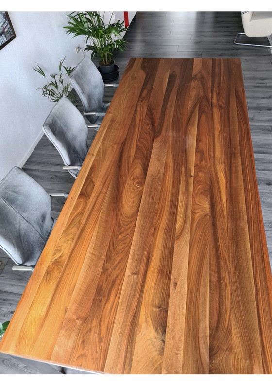 Image 1 of Notenhouten eettafel . Hulshoff design