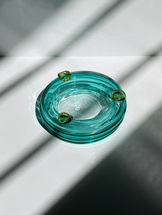 Image 1 of Italiaanse glazen asbak / vide poche turquoise groen jaren 80 postmoderne Murano stijl Italië 1980 vintage