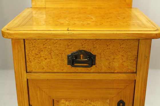 Image 1 of Mesitas de noche de arte popular bohemio, década de 1920, juego de 2