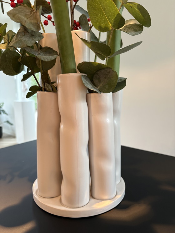 Image 1 of Vaso moderno in corallo bianco opaco, stile Japandi