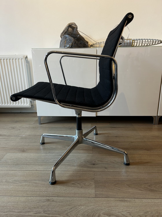 Image 1 of Vitra Eames 108 Hopzak Dry Stoelen. Der Preis ist pro Stück
