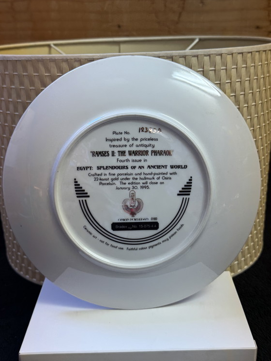 Image 1 of 𓂀 “Egypt: Splendors of an Ancient World” | 3D collector plates in 22-karat gold | Osiris Porcelain | Mint condition