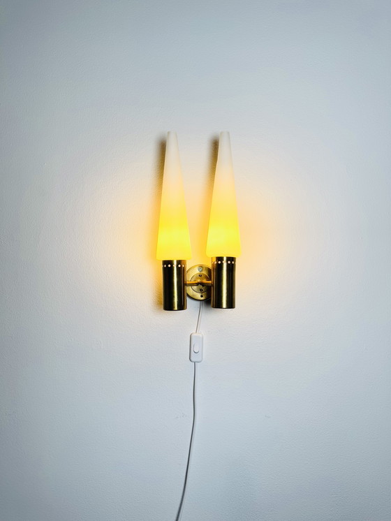 Image 1 of LAMPADA DA PARETE DOPPIA IN OTTONE COLORATO DI HANS-AGNE JAKOBSSON PER MARKARYD, SVEZIA, 1960