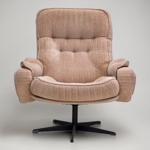 Dänischer Drehsessel aus den 1970er Jahren, beiger Möbelstoff.