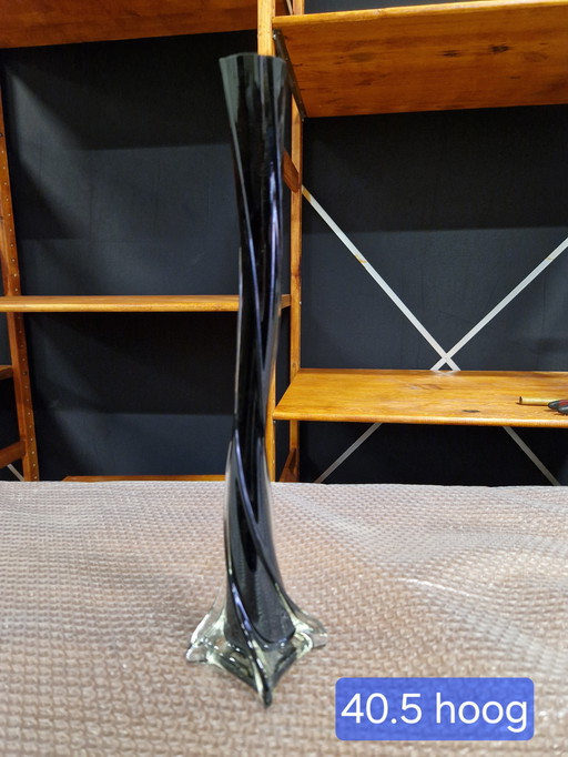 Jarrón retro negro convertido