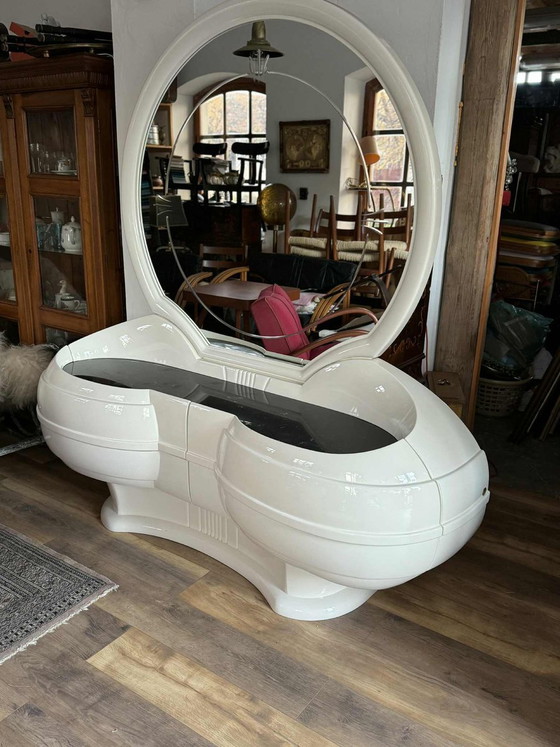Space Age Schminktisch mit großem ovalen Spiegel – Schminktische (photo 8 of 8)