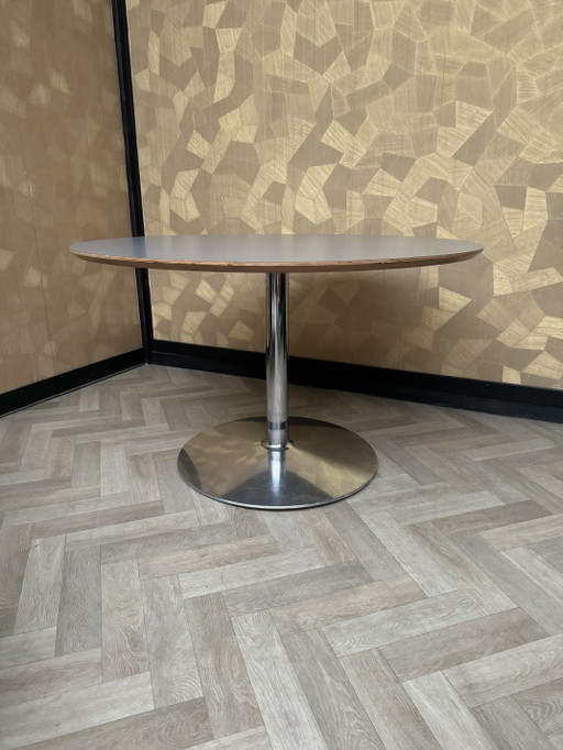 Artifort circle table with grey top
