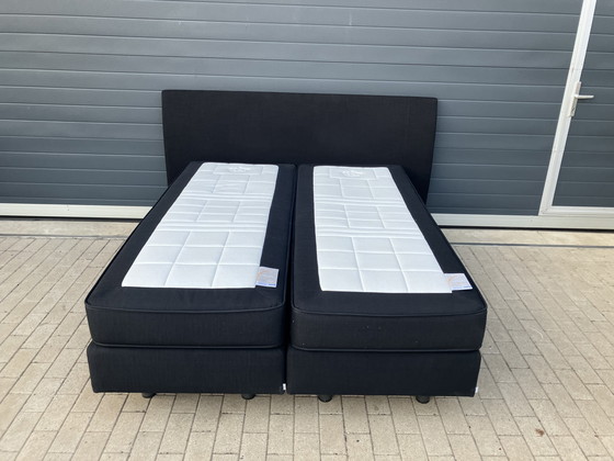 Image 1 of Auping Boxspring 160x200 nero con materassi Auping Cresto in ottime condizioni!