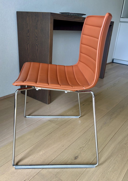 6 stoelen Arper Catifa 46 in leer cognac