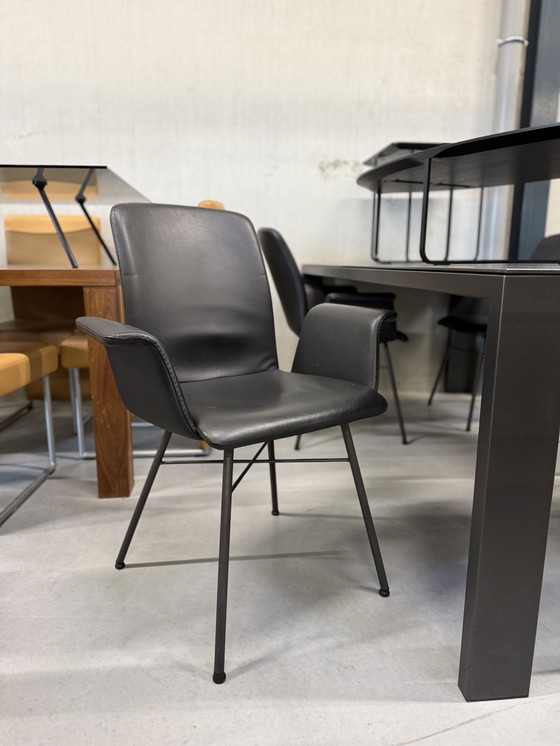 Image 1 of Bert Plantagie Dining Room Chairs 4xBlake - 1xFour black leather