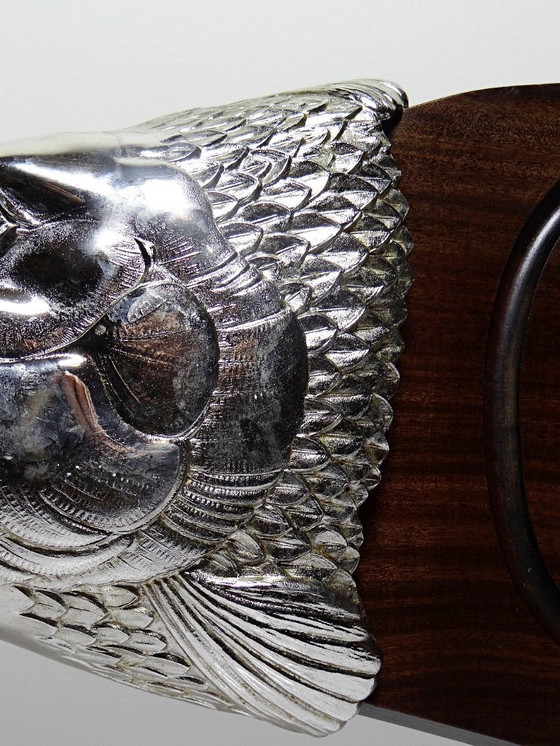 Image 1 of Grand plateau de service à saumon bois et métal argenté vintage années 60