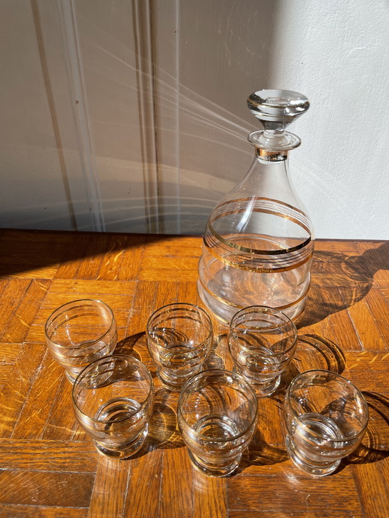 Image 1 of Servizio di bicchieri da liquore e decanter con bordo dorato