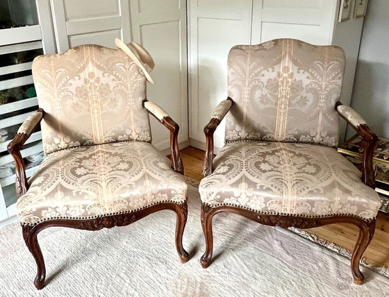 Image 1 of Pareja de sillones estilo Luis, tallados a mano, que necesitan restauración.