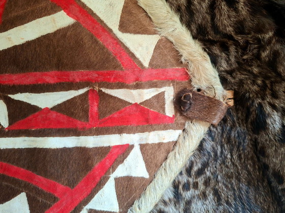 Image 1 of Afrikaanse tribale kunst: Maasai-schild en Pende-ritueelfiguur - Decoratie