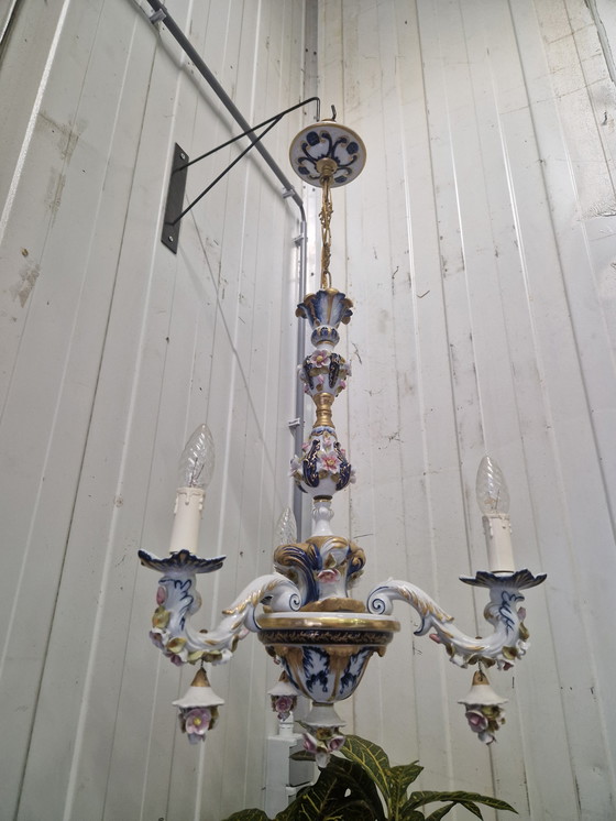 Image 1 of Ancien lustre en porcelaine