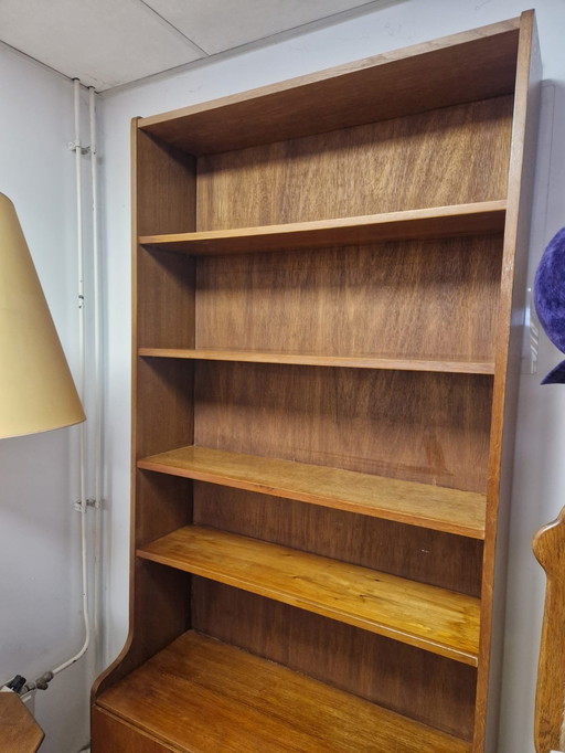 Bellissima libreria vintage in tre parti