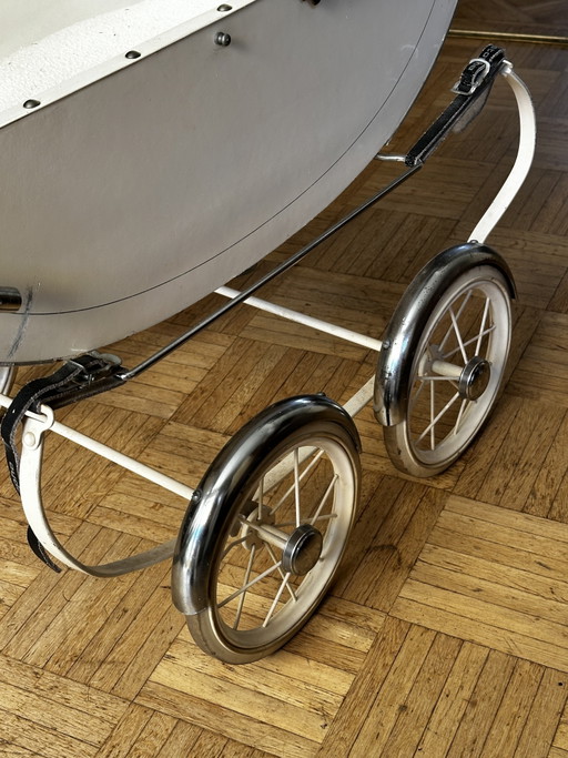 Puppenwagen aus den 1960er Jahren
