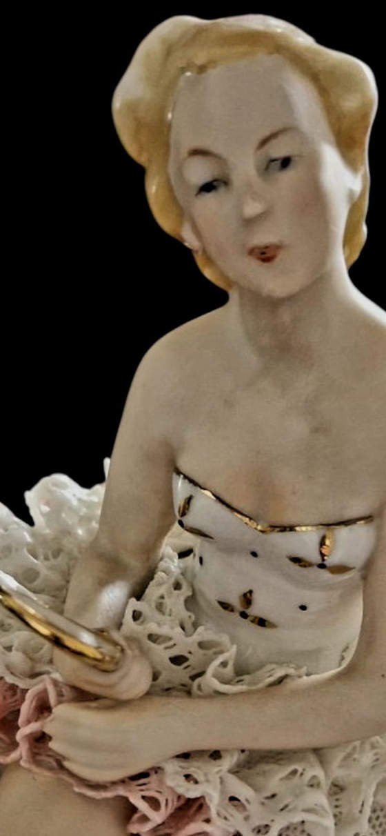 Image 1 of Beeldje, mooie dame