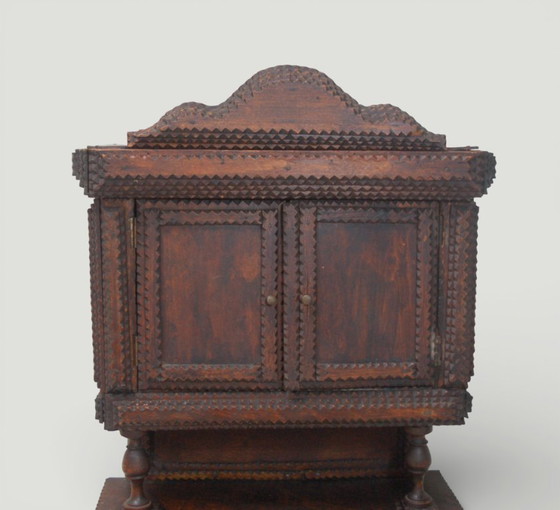 Image 1 of Aparador antiguo de arte vagabundo