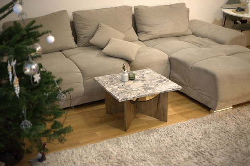 Mesa de centro Breccia Alba de piedra natural y madera maciza de roble