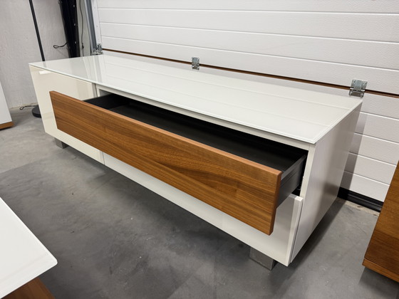 Image 1 of Hulsta Tv meubel wit noten hout 176