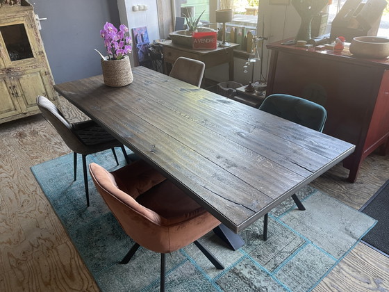 Image 1 of Robust oak table. Cafe color