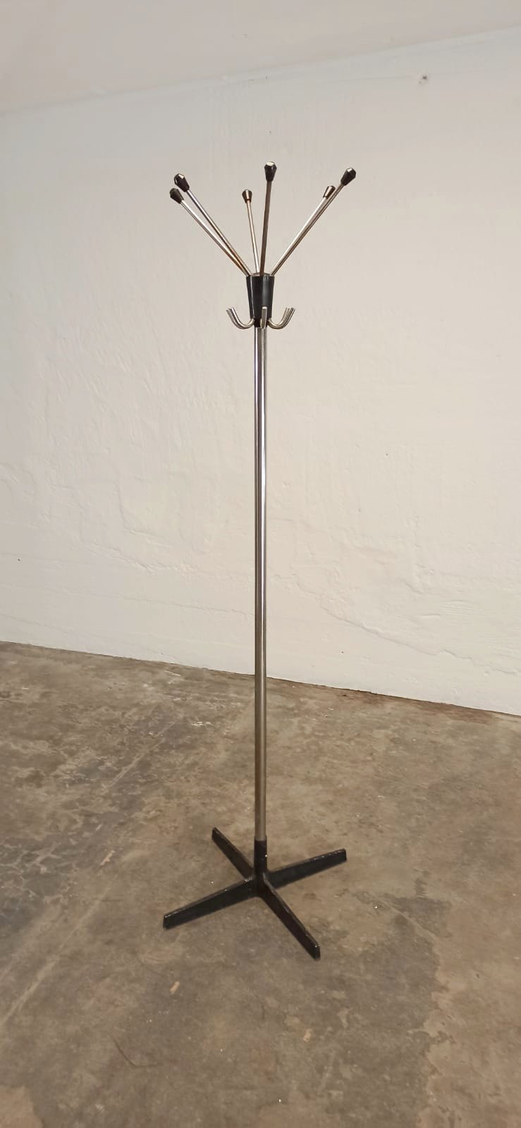 90's «Coat hanger » vintage デザイナーズ Vintage industrial coat hanger | €125 | Whoppah
