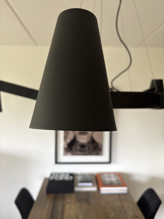 Image 1 of Si tratta del lampadario RoMi Biarritz a 5 bracci - Nero opaco