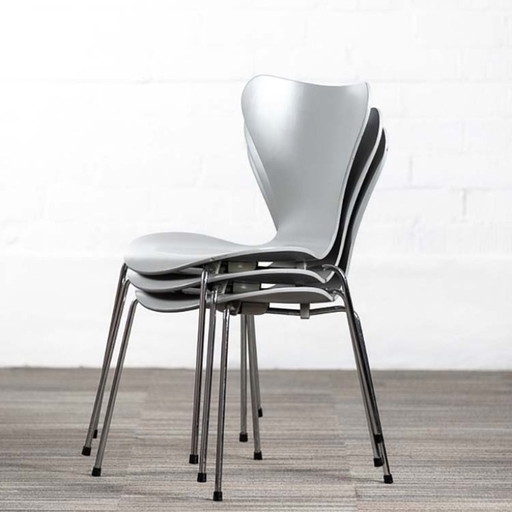 Fritz Hansen Serie 7 Schmetterlings-Empfangsstuhl