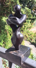 Moeder Met Baby in Abstract Brons