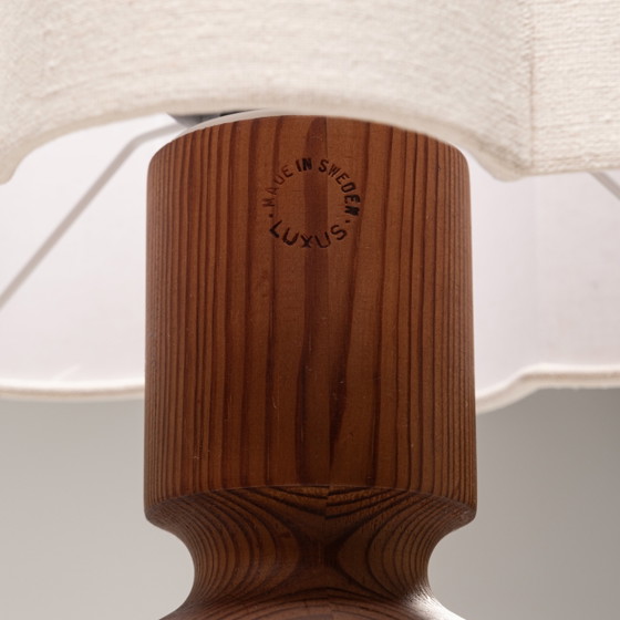 Grande Lampada da tavolo in pino di Uno & Östen Kristiansson per Luxus, Svezia, anni '70, Lampade da tavolo (foto 10 di 11)