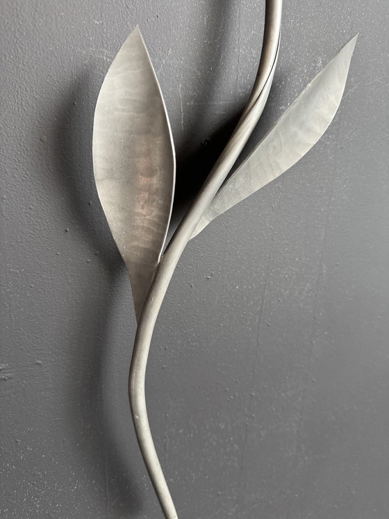 Image 1 of Fleur murale étains du Dauphin années 70