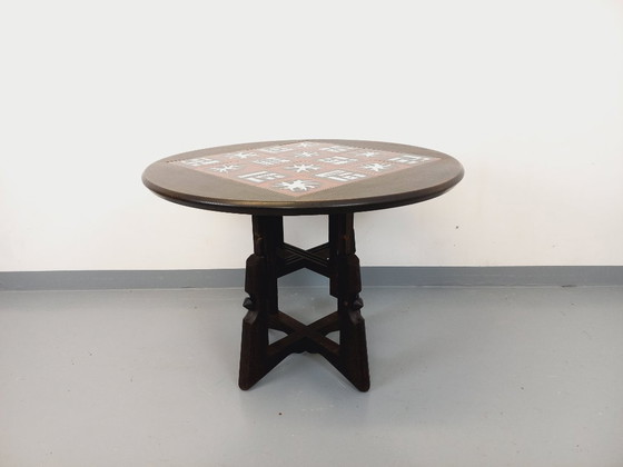 Image 1 of Table basse ronde modulable en table à manger “monte et baisse” vintage Guillerme et Chambron en chêne massif et céramique