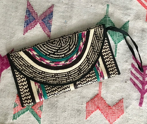 Veelkleurige raffia etui