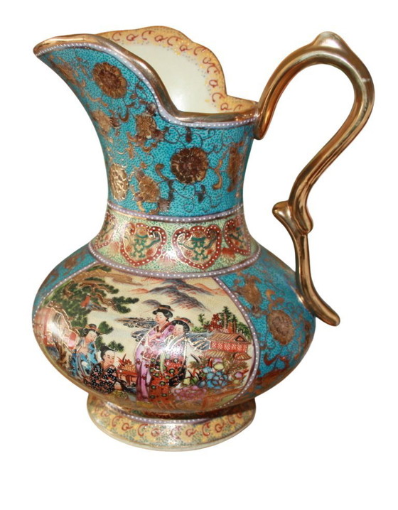 Image 1 of Vaso Satsuma in stile asiatico, dipinto a mano con decorazioni dorate.