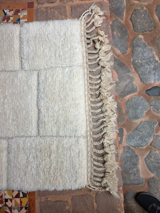 Small cream Moroccan Beni Ourain pmush rug 147 x 102 cm