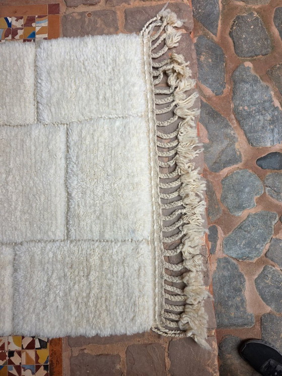 Image 1 of Small cream Moroccan Beni Ourain pmush rug 147 x 102 cm