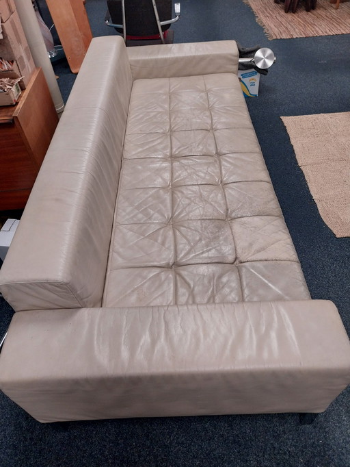 1 divano in pelle Zanotta anni '70 a 3 posti e mezzo. Prodotto in Italia